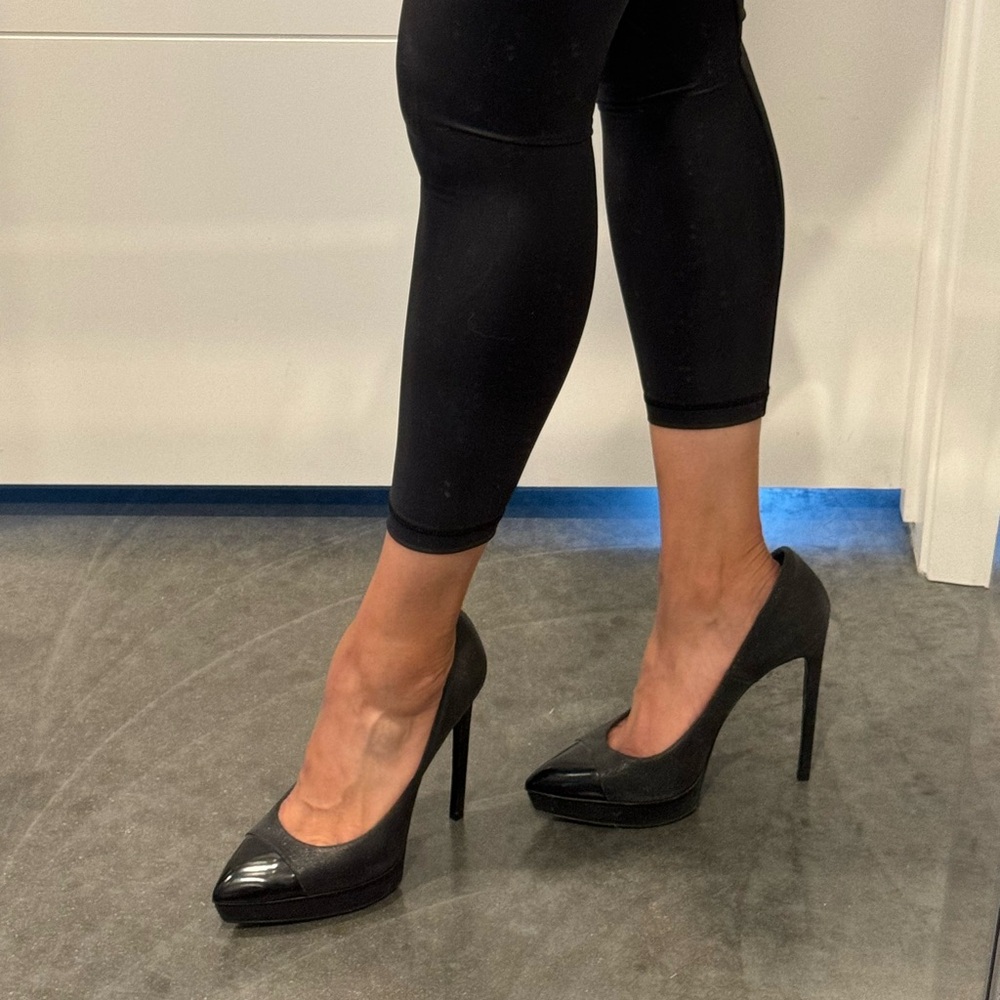 Saint Laurent matte sparkling black pumps with patent toe - Picture 5 of 9